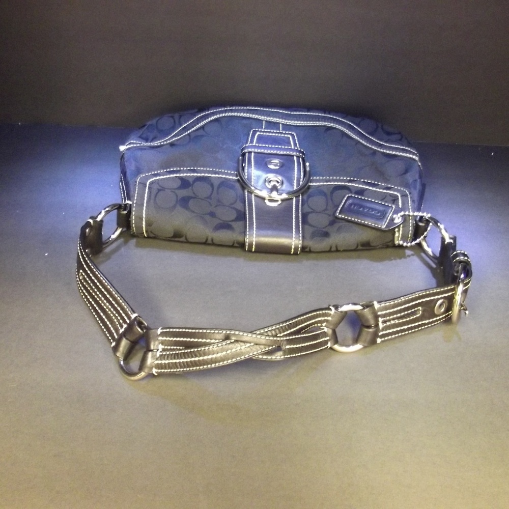 Coach Purse Signature Line - Picture 4 of 8